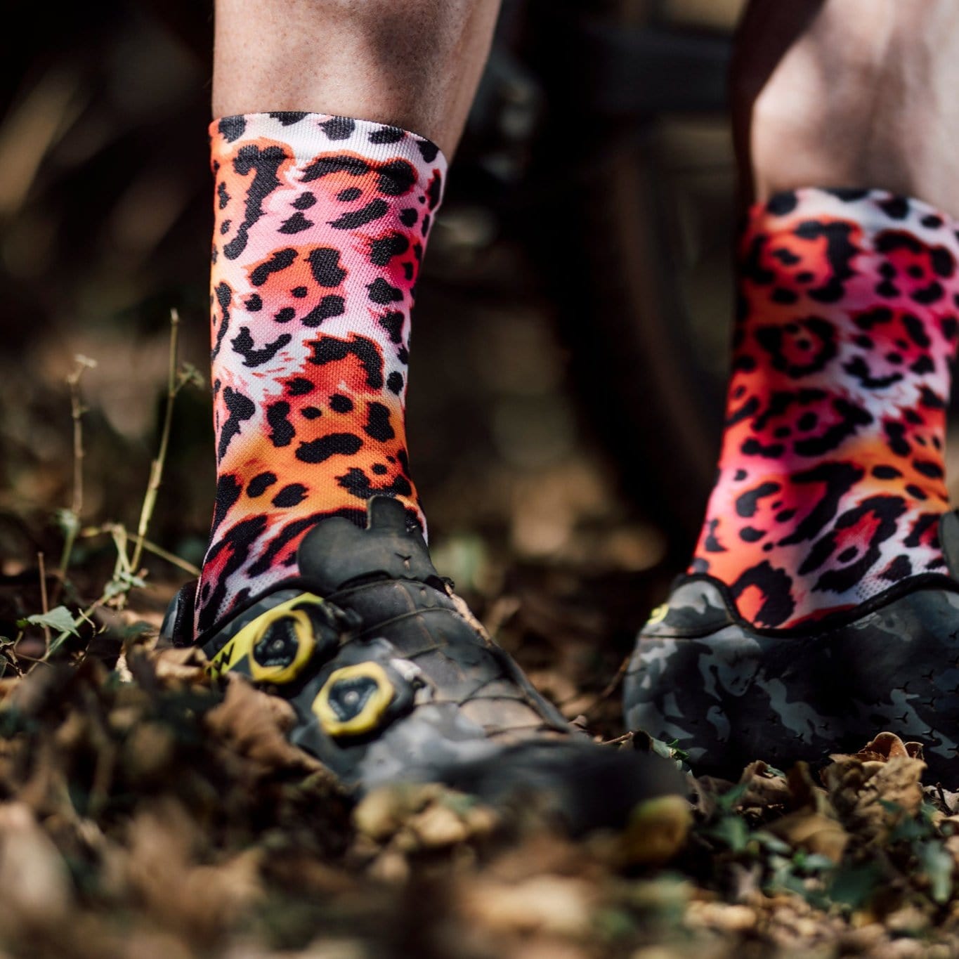 botthms Electric Leopard Pink Socks Crew Socks